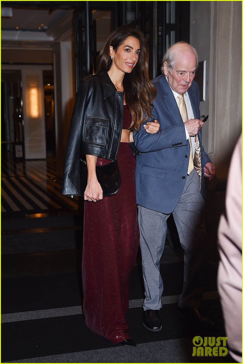 & Amal Clooney Step Out To Dinner With Their Family in NYC