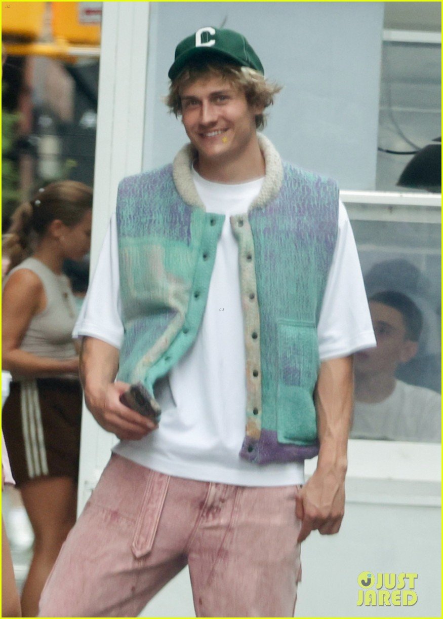 Music Video Director Cole Bennett Spotted Hanging with Model Olivia