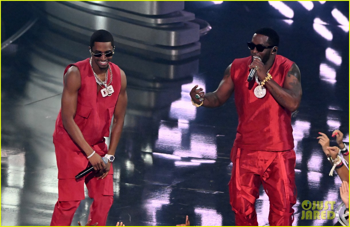 Diddy Performs Medley of His Hit Songs Before Accepting Global Icon