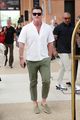 luke evans catches flight out of venice 03