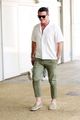 luke evans catches flight out of venice 05