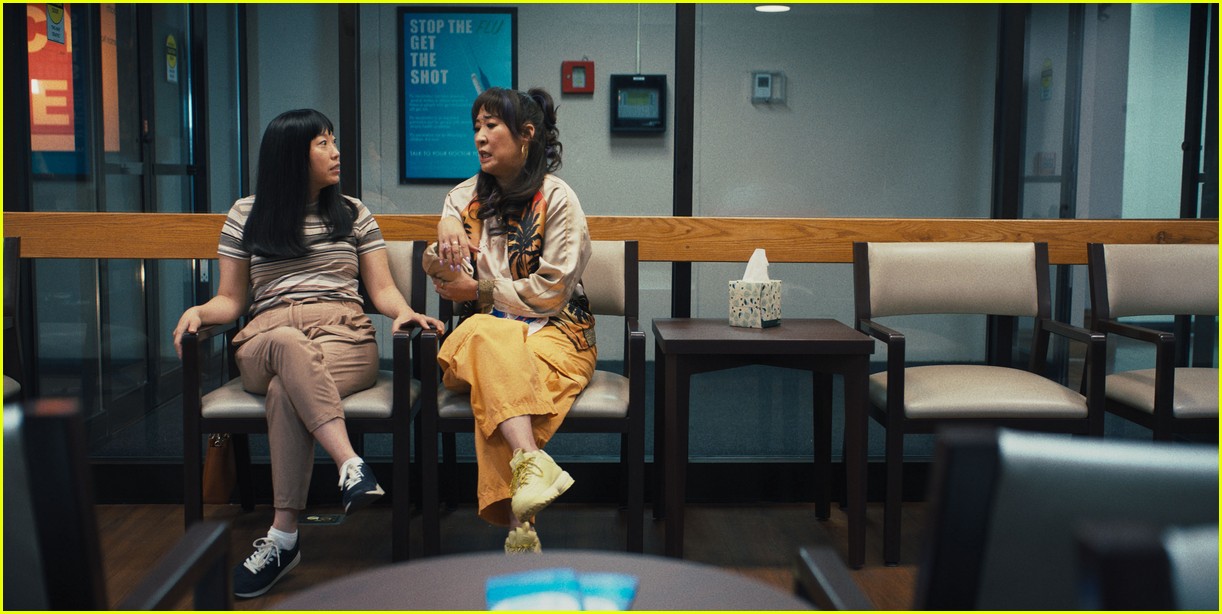 sandra oh awkwafina quiz lady trailer 104965977
