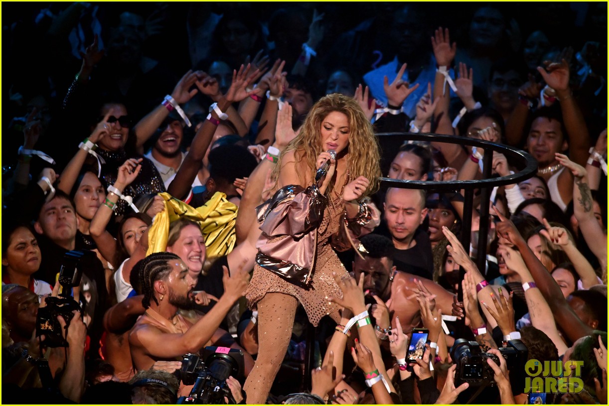 Shakira Goes Crowd Surfing During Video Vanguard Performance at MTV