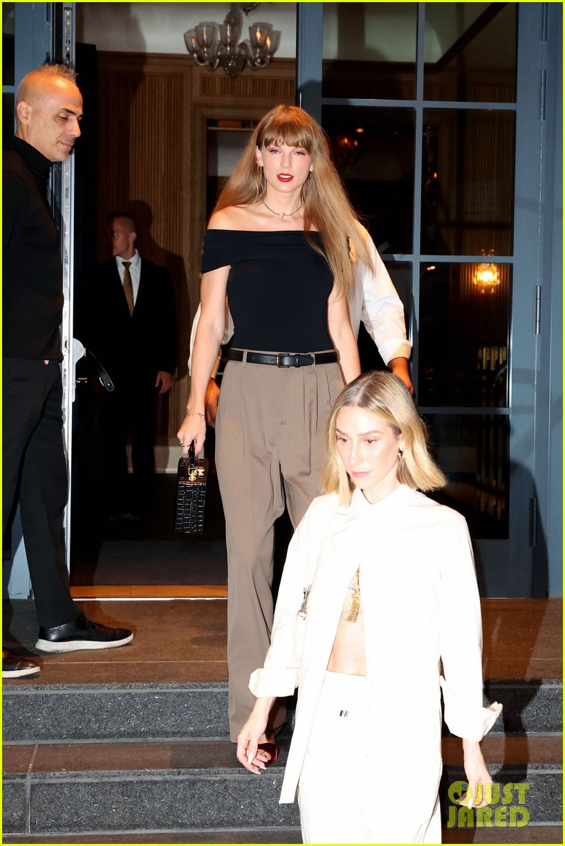 Taylor Swift Joins Sophie Turner for Dinner Again, New Photos Emerge