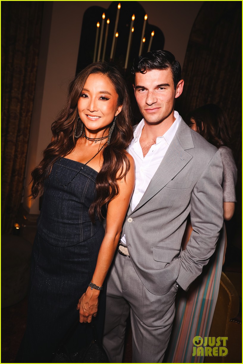 Jennifer Lopez Joins Chris Pine, Gwyneth Paltrow, & More Stars at