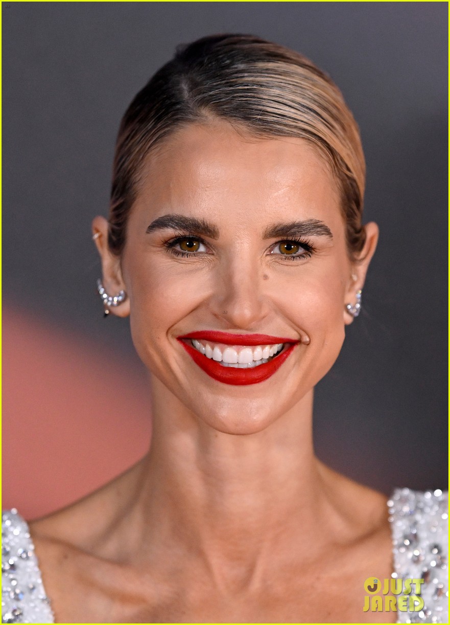 America Ferrera, Ariana DeBose, & More Honored at Glamour Women of the