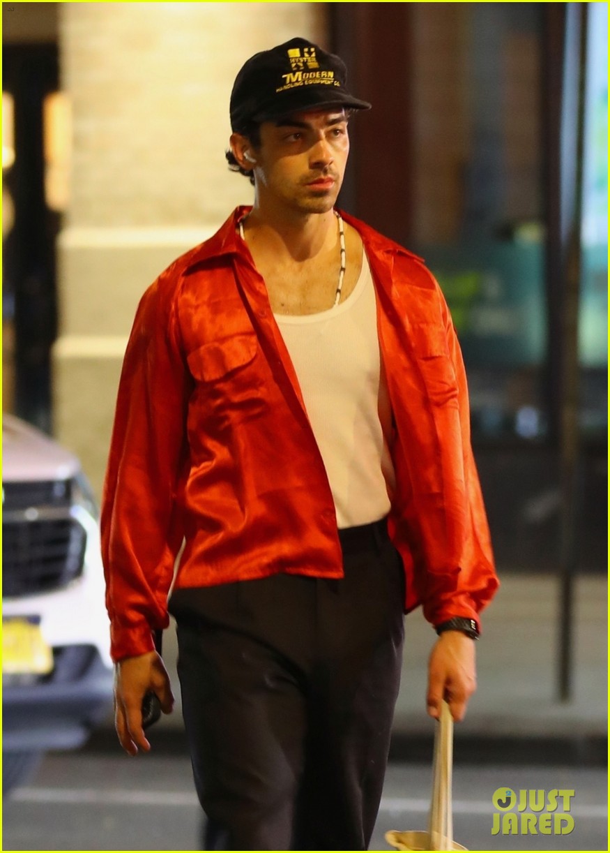 Photo joe jonas outings nyc 01 Photo 4980063 Just Jared Entertainment News