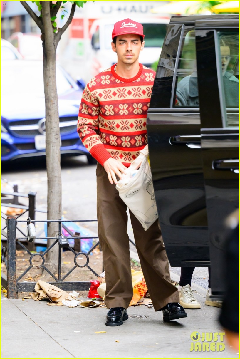 Photo joe jonas outings nyc 06 Photo 4980068 Just Jared Entertainment News
