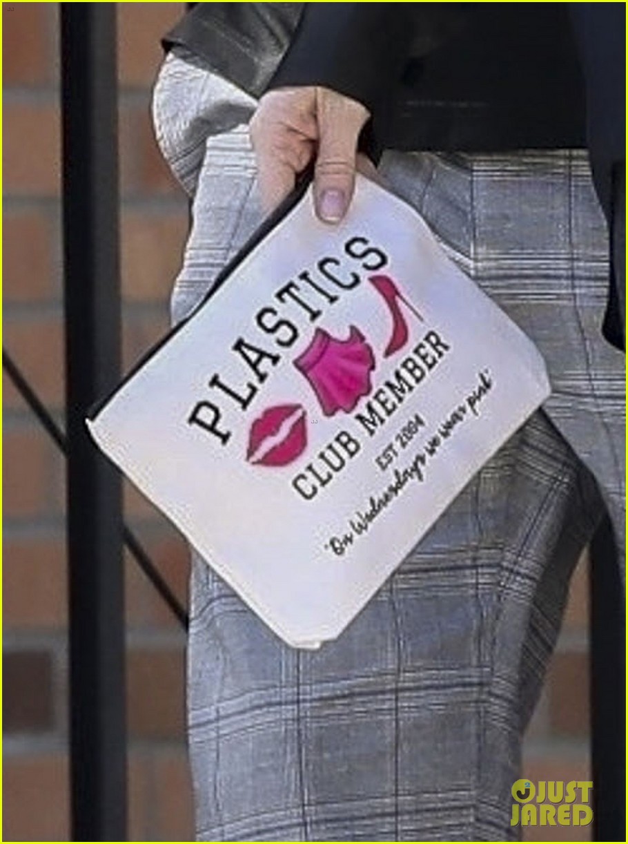 Lindsay Lohan, Amanda Seyfried and Lacey Chabert on the set of new Mean