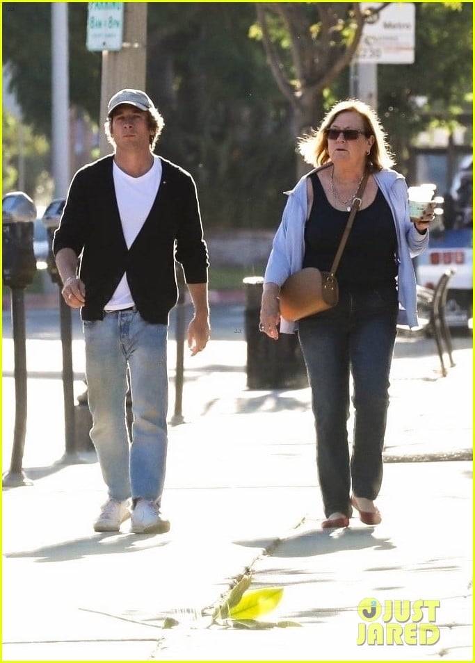 Photo: jeremy allen white goes shopping with mom eloise 03 | Photo