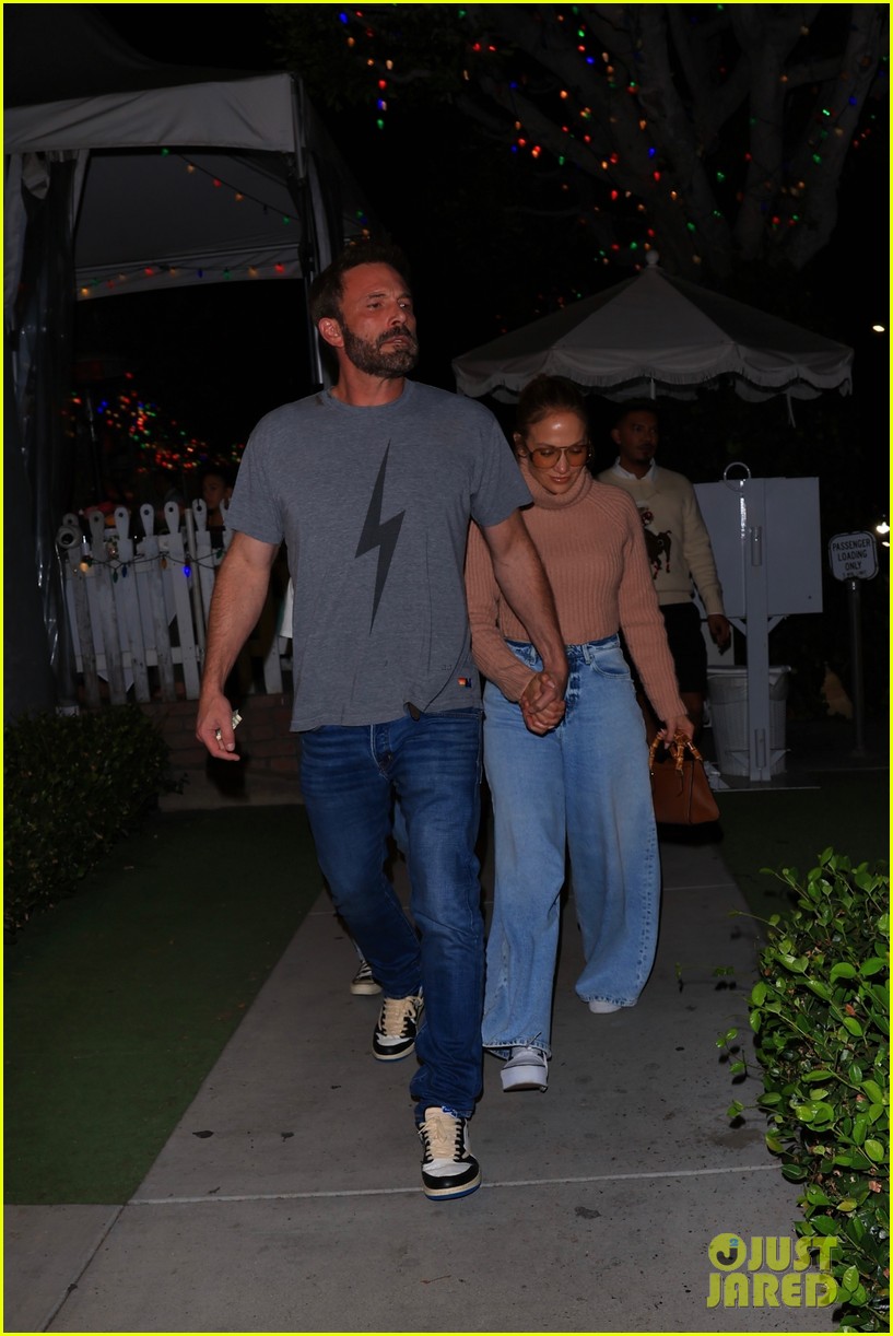 photo-jennifer-lopez-ben-affleck-hold-hands-on-date-night-los-angeles