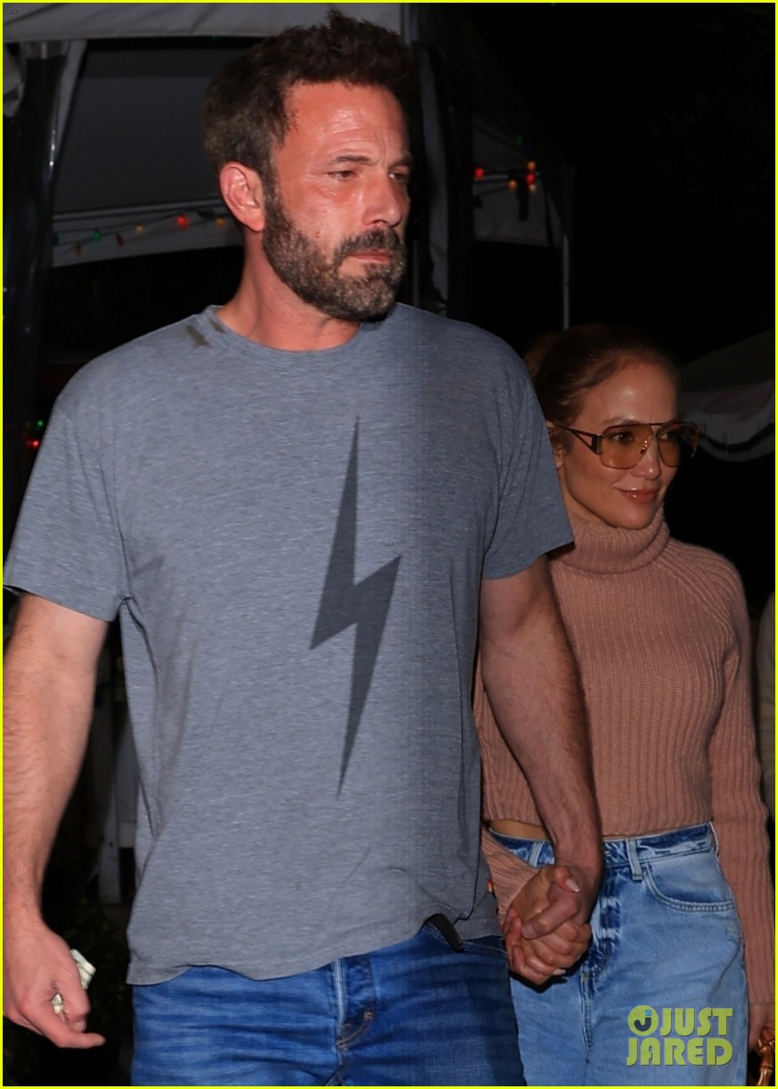 photo-jennifer-lopez-ben-affleck-hold-hands-on-date-night-los-angeles