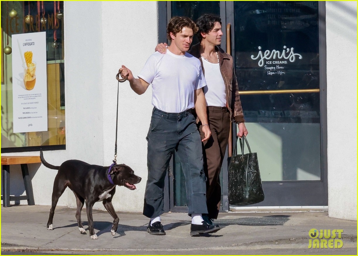 Photo: joe jonas spencer neville link up 04 Photo 4982628 Just