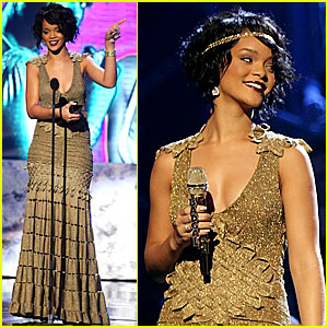 Rihanna's AMAs Performance