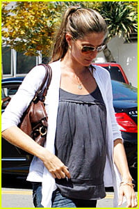 Gisele Bundchen: Growing Baby Bump! | Gisele Bundchen, Newsies
