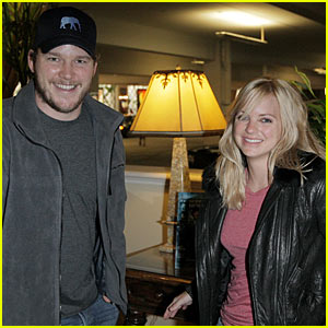 Anna Faris & Chris Pratt: MacBook Buddies | Anna Faris, Chris Pratt