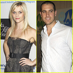 Reese Witherspoon: Date with Agent Jim Toth?