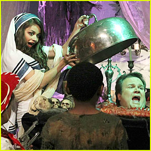 Modern Family: Halloween Episode Stills! | Eric Stonestreet, Jesse