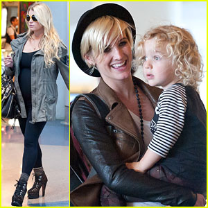 Jessica Simpson: LAX Family Flight | Ashlee Simpson, Bronx Wentz