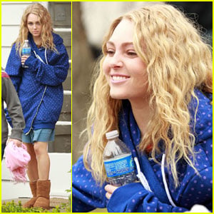 AnnaSophia Robb as Young Carrie Bradshaw - First Look!