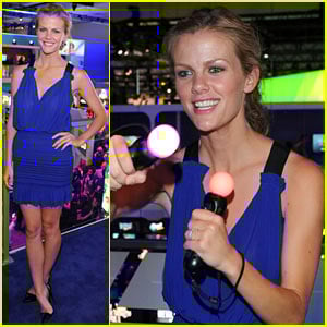Brooklyn Decker: PlayStation Gamer! | Brooklyn Decker : Just Jared