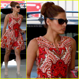 Eva Mendes: Gas Station Stop in Hollywood