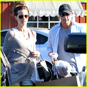 Kate Beckinsale: Brentwood Country Mart with Len Wiseman!
