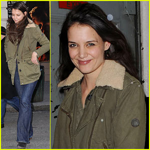 Katie Holmes: 'Dead Accounts' Matinee Day!