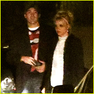 Britney Spears: Valentine's Day Dinner with Mystery Guy!