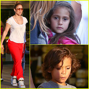 Jennifer Lopez: Ralph's Market with Max & Emme!