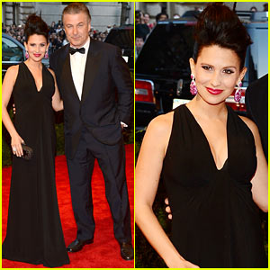 Alec Hilaria Baldwin Met Ball 2013 Red Carpet 2013 Met Ball Alec Baldwin Hilaria Thomas Pregnant Celebrities Just Jared