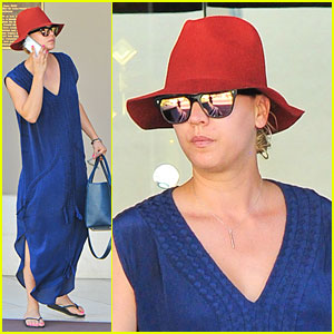 Kaley Cuoco: Single Retail Therapy Session!