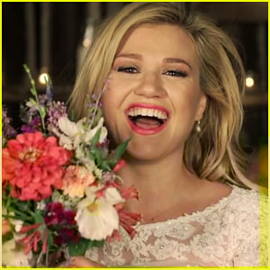 Kelly Clarkson's 'Tie It Up' Video Premiere - Watch Now!