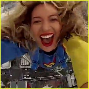 Beyonce Free Fall Jumps in New Zealand - Watch Her Trip Down!