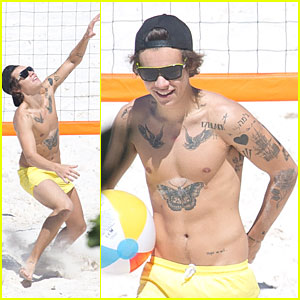 Harry Styles: Shirtless Volleyball Game!