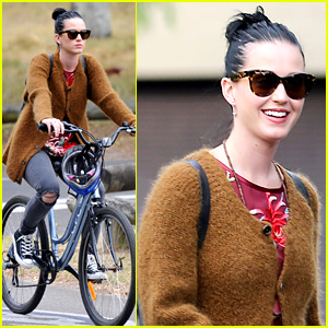 Katy Perry Bikes in Sydney, Thanks Fans for Birthday Wishes!