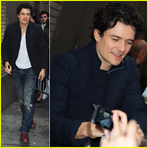 Orlando Bloom: Fan Signing After 'Romeo & Juliet' Performance!