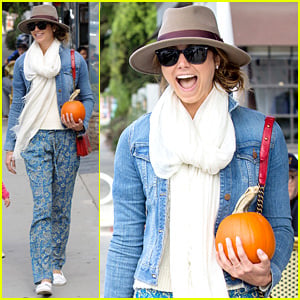 Stacy Keibler: Pumpkin Patch Fun Before Halloween!