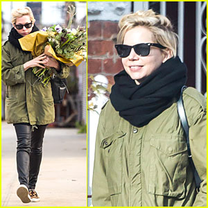 Michelle Williams Brightens Weekend with Flowers!