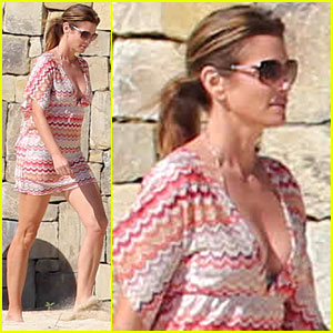 Cindy Crawford: Bikini Cover-Up at Cabo Beach Party!
