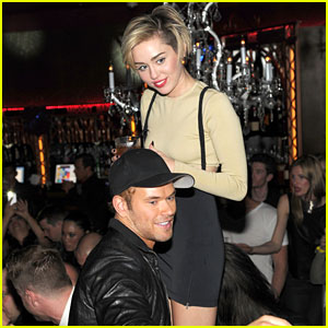 Miley Cyrus & Kellan Lutz Party Together in Vegas! (Photos)