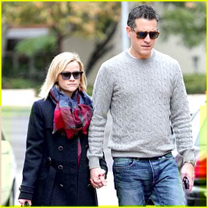 Reese Witherspoon & Jim Toth Hold Hands at UCLA Medical Plaza