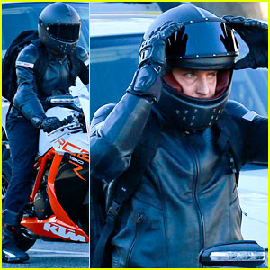 Bradley Cooper's Golden Globes Date: Mom Gloria!