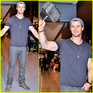 Chris Hemsworth Carries Thor Hammer at Narita Airport!