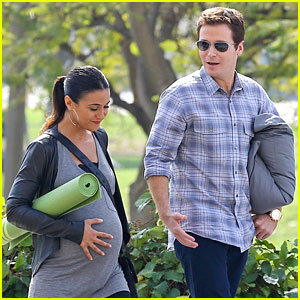 Emmanuelle Chriqui: Fake Baby Bump for ‘Entourage’ Movie! | Emmanuelle