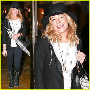 LeAnn Rimes Fights Rain Storm with Umbrella at Tosconova Restaurant!