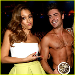 Jessica Alba Mispronounces Zac Efron's Name at MTV Movie Awards 2014 (Video)