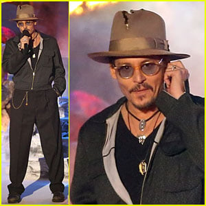 Johnny Depp Couldn't Keep His Torn Up Hat at Home for MTV Movie Awards 2014!