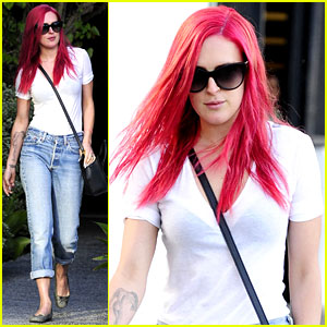 Rumer Willis Dyes Her Hair Bright Pink - See the Bold New Look!