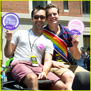 Jonathan Groff Opens Up About Coming Out Before NYC Pride! Jonathan
